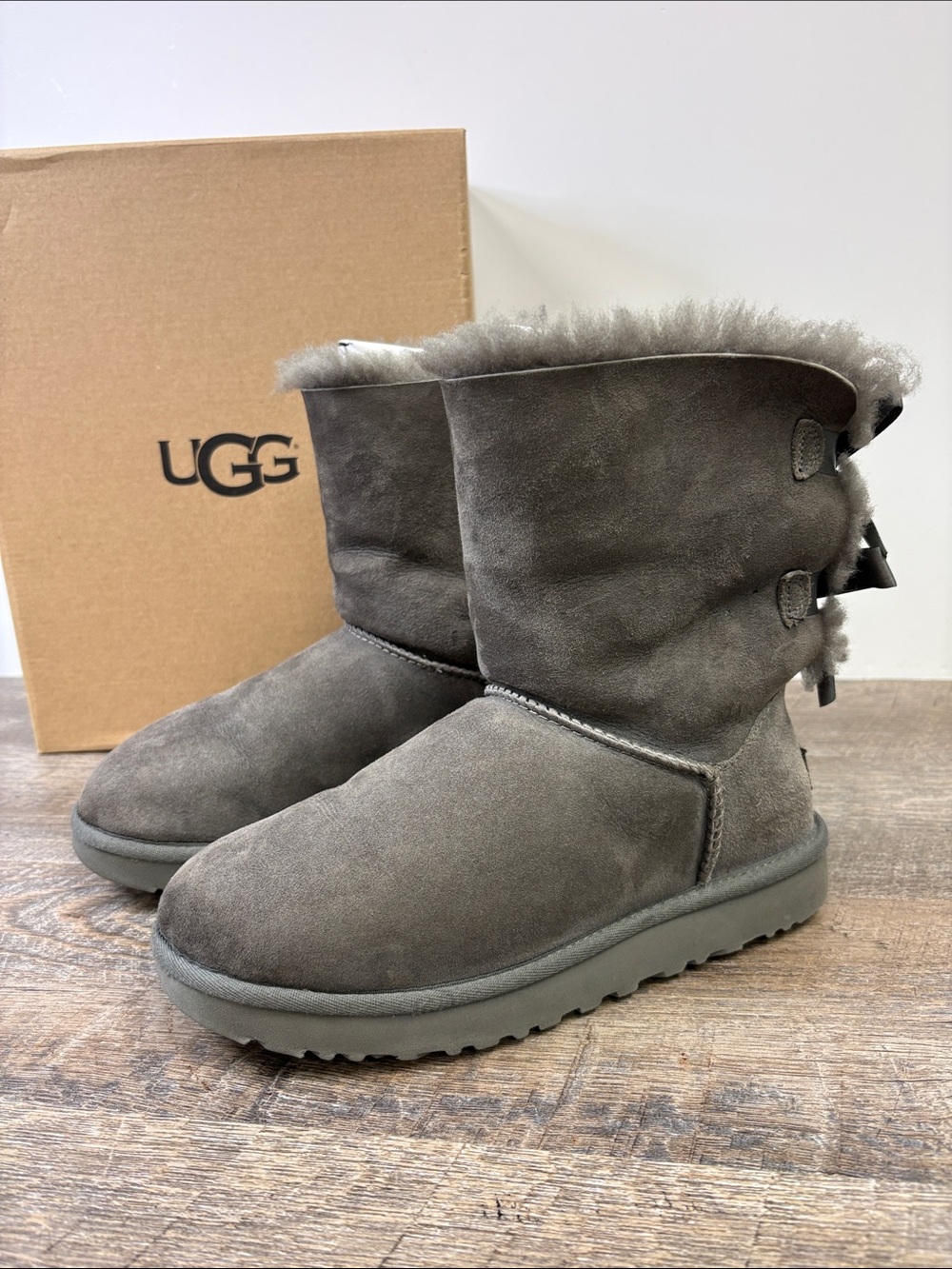 UGG Bailey Bow II Gray Sheepskin Boots Women’s Size 6 With Box